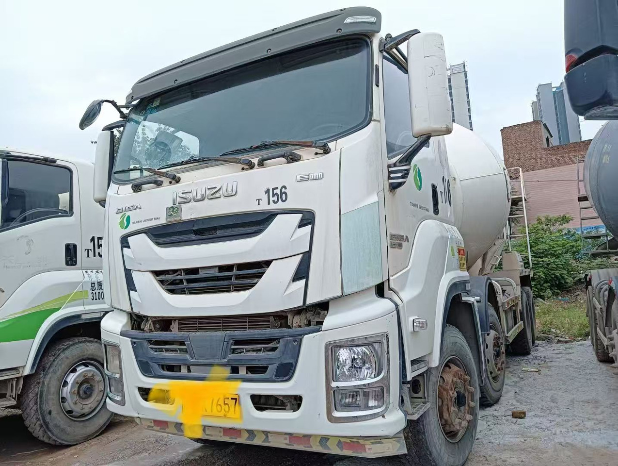 ISUZU ISUZU T156 15 cubic meter mixing tank - Бетономішалкa: фото 1 ISUZU ISUZU T156 15 cubic meter mixing tank - Бетономішалкa: фото 1