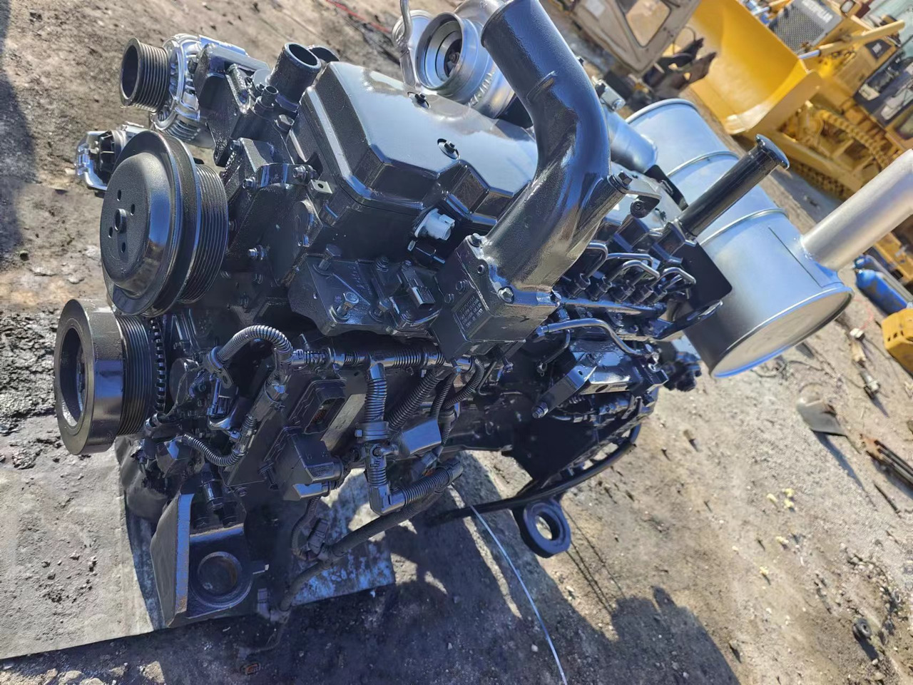 KOMATSU 6D107E-1 - Двигун в категорії Екскаватори: фото 1 KOMATSU 6D107E-1 - Двигун в категорії Екскаватори: фото 1