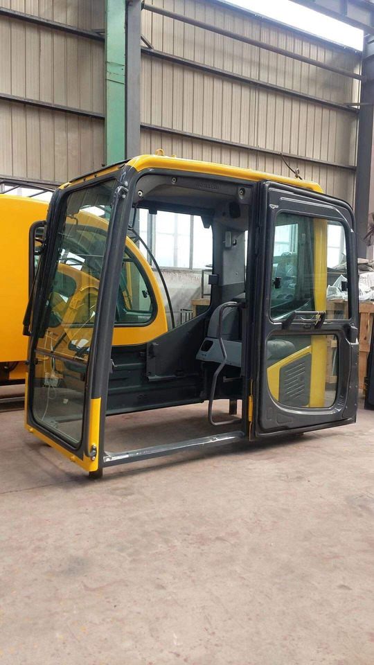 KOMATSU PC 210-8 - Кабіна в категорії Екскаватори: фото 1 KOMATSU PC 210-8 - Кабіна в категорії Екскаватори: фото 1