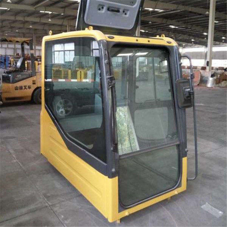 Komatsu PC130-7 PC110-7 PC120-7 PC200-7 - Кабіна в категорії Екскаватори: фото 1 Komatsu PC130-7 PC110-7 PC120-7 PC200-7 - Кабіна в категорії Екскаватори: фото 1