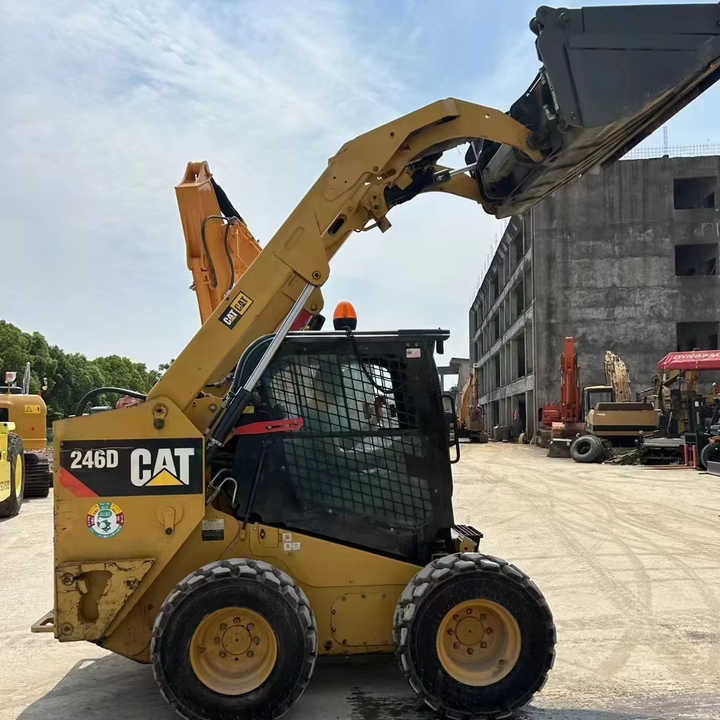 90% New Front Loader Tractor CAT 246D Skid Steer Loader / Used Cat 226B 246C 246d Mini Skid Steer Loader in Stock - Міні-навантажувач: фото 1 90% New Front Loader Tractor CAT 246D Skid Steer Loader / Used Cat 226B 246C 246d Mini Skid Steer Loader in Stock - Міні-навантажувач: фото 1