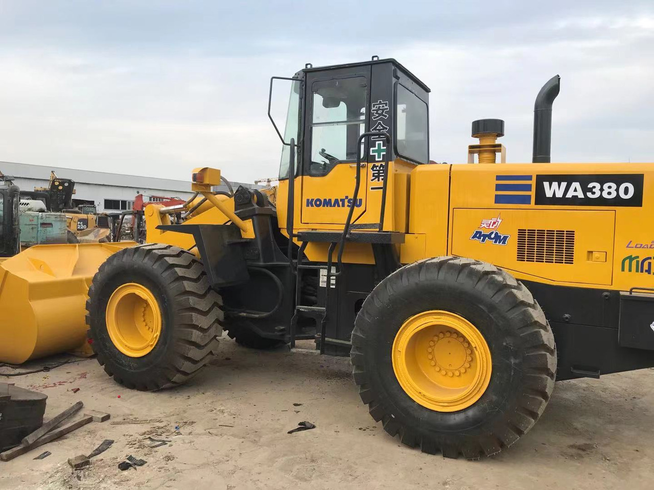 BACKHOE LOADER Certified Pre-Owned Komatsu WA380-3 | Heavy-Duty Loader for Mining/ Construction - Price Negotiable! - Колісний навантажувач: фото 1 BACKHOE LOADER Certified Pre-Owned Komatsu WA380-3 | Heavy-Duty Loader for Mining/ Construction - Price Negotiable! - Колісний навантажувач: фото 1