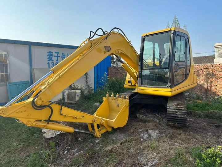 Cheap Used Komatsu PC60-7 Crawler Excavator with High Efficiency Used Heavy Machinery Komatsu P60-7 Digger Cheap for Sale - Гусеничний екскаватор: фото 4 Cheap Used Komatsu PC60-7 Crawler Excavator with High Efficiency Used Heavy Machinery Komatsu P60-7 Digger Cheap for Sale - Гусеничний екскаватор: фото 4