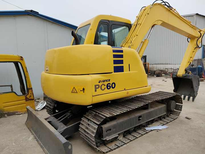 Cheap Used Komatsu PC60-7 Crawler Excavator with High Efficiency Used Heavy Machinery Komatsu P60-7 Digger Cheap for Sale - Гусеничний екскаватор: фото 3 Cheap Used Komatsu PC60-7 Crawler Excavator with High Efficiency Used Heavy Machinery Komatsu P60-7 Digger Cheap for Sale - Гусеничний екскаватор: фото 3