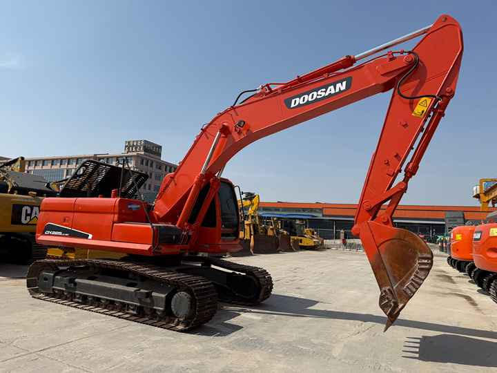 Heavy-Duty Doosan DX225LC-9C Excavator for Mining & Construction - Well-Maintained, Warranty Included - Гусеничний екскаватор: фото 2 Heavy-Duty Doosan DX225LC-9C Excavator for Mining & Construction - Well-Maintained, Warranty Included - Гусеничний екскаватор: фото 2