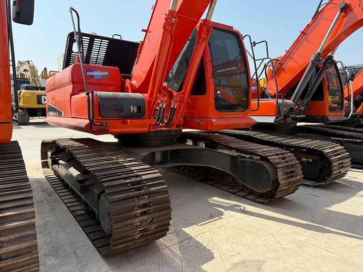 Heavy-Duty Doosan DX225LC-9C Excavator for Mining & Construction - Well-Maintained, Warranty Included - Гусеничний екскаватор: фото 3 Heavy-Duty Doosan DX225LC-9C Excavator for Mining & Construction - Well-Maintained, Warranty Included - Гусеничний екскаватор: фото 3