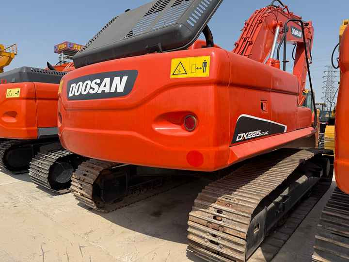 Heavy-Duty Doosan DX225LC-9C Excavator for Mining & Construction - Well-Maintained, Warranty Included - Гусеничний екскаватор: фото 4 Heavy-Duty Doosan DX225LC-9C Excavator for Mining & Construction - Well-Maintained, Warranty Included - Гусеничний екскаватор: фото 4