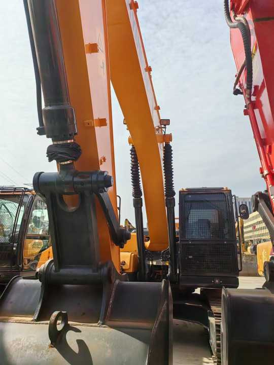 High Quality Used Hyundai 220lc-9s Excavators 22 Ton Hydraulic Crawler Used hyundai 210 220 215 305 Excavators for Sale - Екскаватор: фото 4 High Quality Used Hyundai 220lc-9s Excavators 22 Ton Hydraulic Crawler Used hyundai 210 220 215 305 Excavators for Sale - Екскаватор: фото 4
