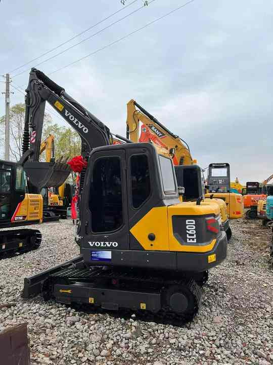 Гусеничний екскаватор High Quality Used Volvo EC60D Excavator for Sale 6 Ton Compact Machine, Excellent Condition, Ready for Work!: фото 6