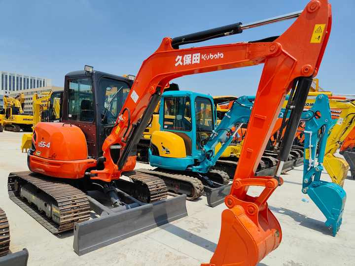 Perfect Condition Kubota U55-4 Japan Brand Mini Excavator with Pusher for Sale 90% Brand New Mini Kubota U25 35 55 5tons - Екскаватор: фото 4 Perfect Condition Kubota U55-4 Japan Brand Mini Excavator with Pusher for Sale 90% Brand New Mini Kubota U25 35 55 5tons - Екскаватор: фото 4