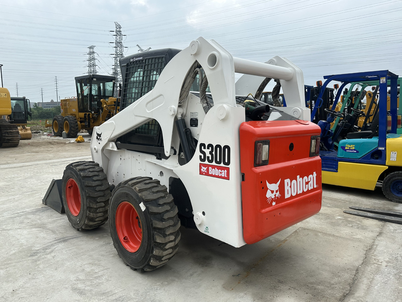 Second hand Hot sale skid-steers Bobcat S300 - Міні-навантажувач: фото 2 Second hand Hot sale skid-steers Bobcat S300 - Міні-навантажувач: фото 2