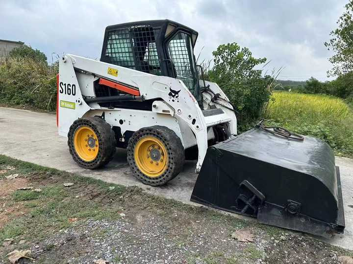 USED BOBCAT S160 Skid-steer Loader with Very Good Performance Is for Sale at a Low Price. - Міні-навантажувач: фото 2 USED BOBCAT S160 Skid-steer Loader with Very Good Performance Is for Sale at a Low Price. - Міні-навантажувач: фото 2