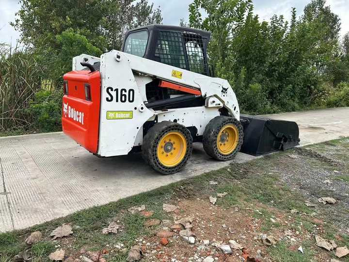 USED BOBCAT S160 Skid-steer Loader with Very Good Performance Is for Sale at a Low Price. - Міні-навантажувач: фото 4 USED BOBCAT S160 Skid-steer Loader with Very Good Performance Is for Sale at a Low Price. - Міні-навантажувач: фото 4