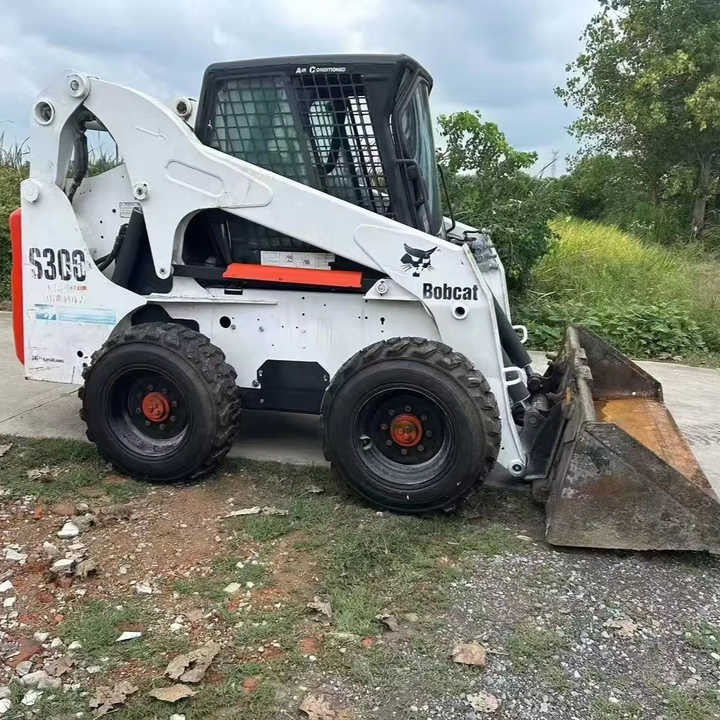 USED BOBCAT S300 Skid-steer Loader with Very Good Performance Is for Sale at a Low Price. S160/s185/s220/330 in Stock - Міні-навантажувач: фото 1 USED BOBCAT S300 Skid-steer Loader with Very Good Performance Is for Sale at a Low Price. S160/s185/s220/330 in Stock - Міні-навантажувач: фото 1