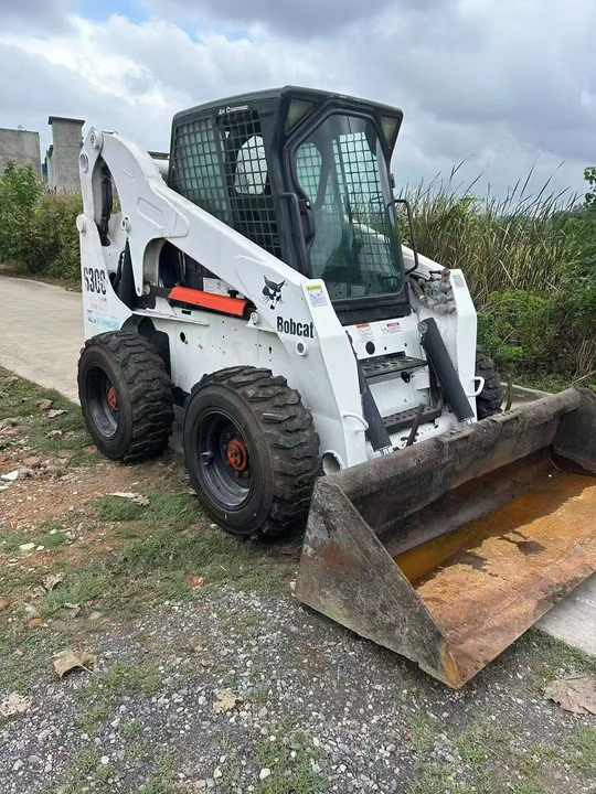 USED BOBCAT S300 Skid-steer Loader with Very Good Performance Is for Sale at a Low Price. S160/s185/s220/330 in Stock - Міні-навантажувач: фото 2 USED BOBCAT S300 Skid-steer Loader with Very Good Performance Is for Sale at a Low Price. S160/s185/s220/330 in Stock - Міні-навантажувач: фото 2