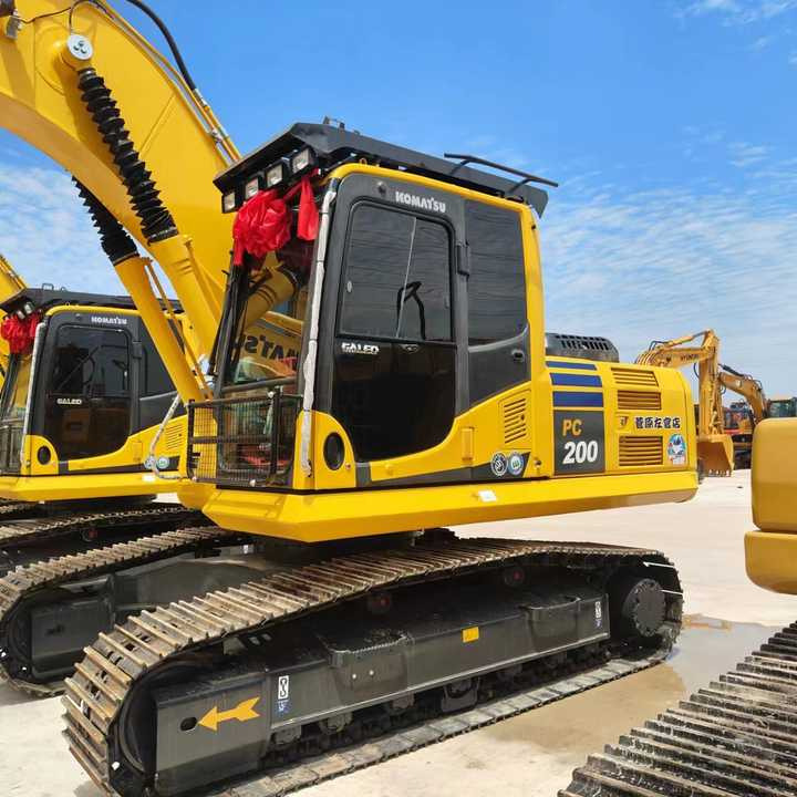 USED komatsu Pc200-8 Excavator with Good Condition for Sale - Екскаватор: фото 1 USED komatsu Pc200-8 Excavator with Good Condition for Sale - Екскаватор: фото 1