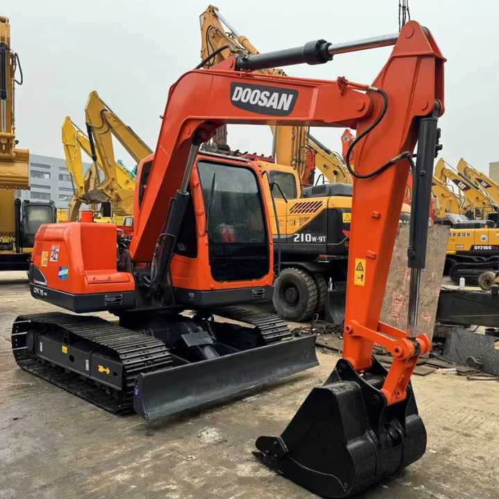 Used Digger DOOSAN DX75 Construction Machinery Construction Digger Used DOOSAN DX75 Cheap Excavator - Гусеничний екскаватор: фото 1 Used Digger DOOSAN DX75 Construction Machinery Construction Digger Used DOOSAN DX75 Cheap Excavator - Гусеничний екскаватор: фото 1