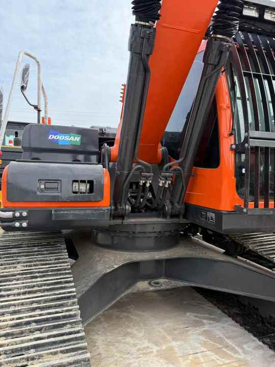 Used Doosan DX225LC-9T Cheap Excavator Digger Doosan Construction Machinery - Гусеничний екскаватор: фото 4 Used Doosan DX225LC-9T Cheap Excavator Digger Doosan Construction Machinery - Гусеничний екскаватор: фото 4