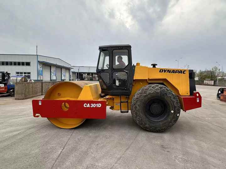 Used Dynapac CA301 Vibratory Roller with Less Working Time and Superior Performance Used Dynapac 251d/301D Roller for Sale - Дорожній каток: фото 2 Used Dynapac CA301 Vibratory Roller with Less Working Time and Superior Performance Used Dynapac 251d/301D Roller for Sale - Дорожній каток: фото 2