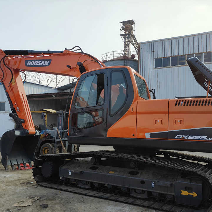 Used Excavator Doosan DX225LC-9 Excavators Mini Equipment Earth Moving Machinery Doosan Digger Excavator for Sale - Гусеничний екскаватор: фото 3 Used Excavator Doosan DX225LC-9 Excavators Mini Equipment Earth Moving Machinery Doosan Digger Excavator for Sale - Гусеничний екскаватор: фото 3