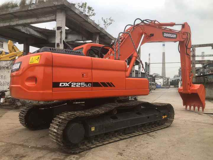 Used Excavator Doosan DX225LC Excavators Mini Equipment Earth Moving Machinery Doosan Digger Excavator for Sale - Гусеничний екскаватор: фото 2 Used Excavator Doosan DX225LC Excavators Mini Equipment Earth Moving Machinery Doosan Digger Excavator for Sale - Гусеничний екскаватор: фото 2