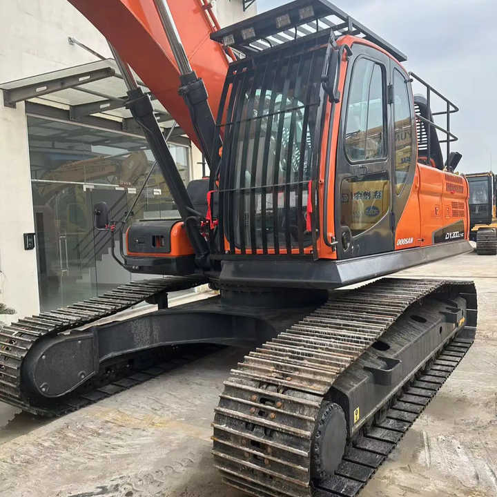Used Excavator Doosan DX300 Excavators Mini Equipment Earth Moving Machinery Doosan Digger Excavator for Sale - Гусеничний екскаватор: фото 1 Used Excavator Doosan DX300 Excavators Mini Equipment Earth Moving Machinery Doosan Digger Excavator for Sale - Гусеничний екскаватор: фото 1