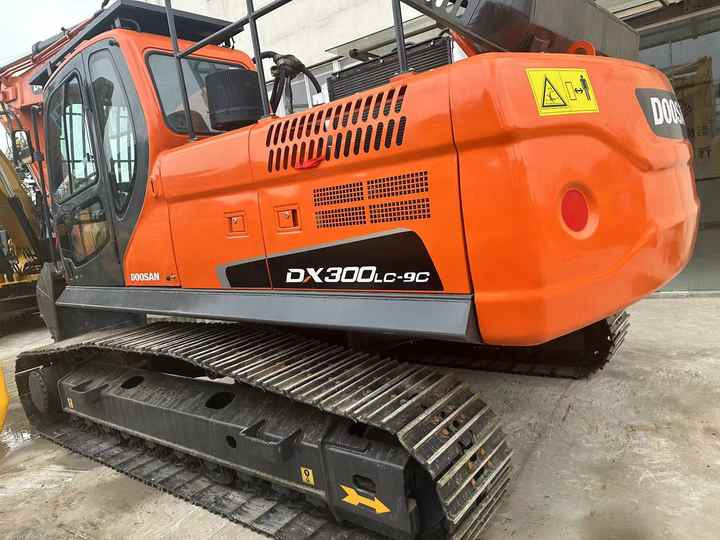 Used Excavator Doosan DX300 Excavators Mini Equipment Earth Moving Machinery Doosan Digger Excavator for Sale - Гусеничний екскаватор: фото 3 Used Excavator Doosan DX300 Excavators Mini Equipment Earth Moving Machinery Doosan Digger Excavator for Sale - Гусеничний екскаватор: фото 3