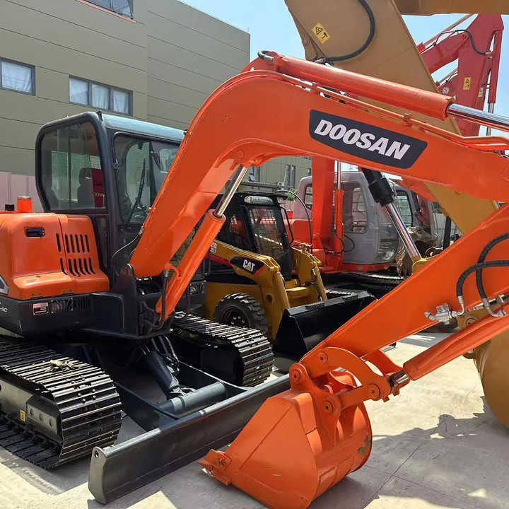 Used Excavator Doosan DX55 Excavators Mini Equipment Earth Moving Machinery Doosan Digger Excavator for Sale - Гусеничний екскаватор: фото 1 Used Excavator Doosan DX55 Excavators Mini Equipment Earth Moving Machinery Doosan Digger Excavator for Sale - Гусеничний екскаватор: фото 1