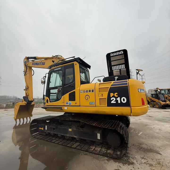 Used Good Quality Japan Original PC210-8 in Good Condition PC210-8 Komatsu - Гусеничний екскаватор: фото 2 Used Good Quality Japan Original PC210-8 in Good Condition PC210-8 Komatsu - Гусеничний екскаватор: фото 2