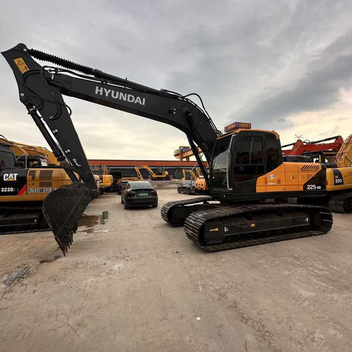 Used Hyundai 225LC-9S Excavator with Excellent Performance for Sale - Гусеничний екскаватор: фото 4 Used Hyundai 225LC-9S Excavator with Excellent Performance for Sale - Гусеничний екскаватор: фото 4