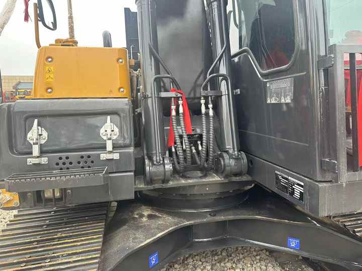 Used Original Volvo EC140 Excavator on Sale - Гусеничний екскаватор: фото 3 Used Original Volvo EC140 Excavator on Sale - Гусеничний екскаватор: фото 3