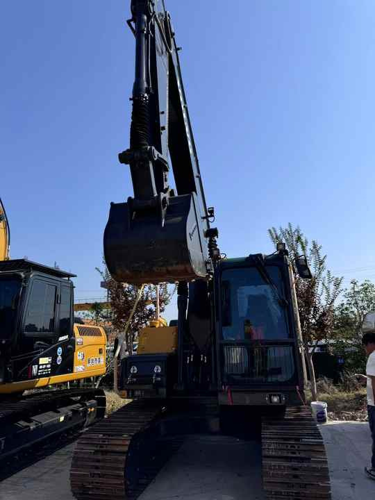 Used Volvo 14 Tonne Crawler Excavator Volvo Ec140 Excavator Good Condition Low Price Good Quality for Sale - Гусеничний екскаватор: фото 5 Used Volvo 14 Tonne Crawler Excavator Volvo Ec140 Excavator Good Condition Low Price Good Quality for Sale - Гусеничний екскаватор: фото 5