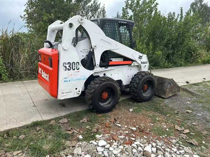 Very Good Machine Used Skid Wheel Loader Bobcat S300 for Sale - Міні-навантажувач: фото 2 Very Good Machine Used Skid Wheel Loader Bobcat S300 for Sale - Міні-навантажувач: фото 2