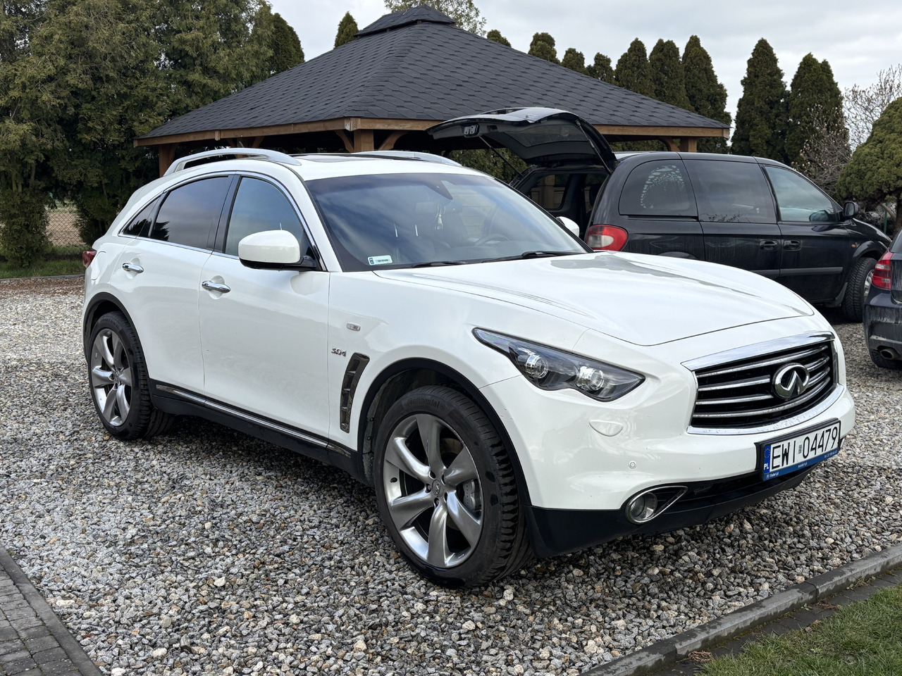 Infiniti QX70 FX30 Diesel V6 Euro6 - Позашляховик: фото 3 Infiniti QX70 FX30 Diesel V6 Euro6 - Позашляховик: фото 3