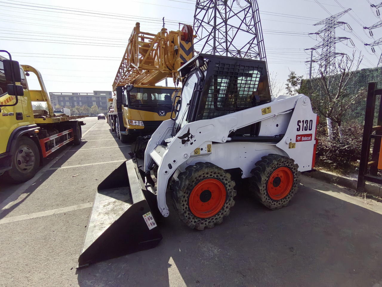 BOBCAT S130 - Міні-навантажувач: фото 1 BOBCAT S130 - Міні-навантажувач: фото 1