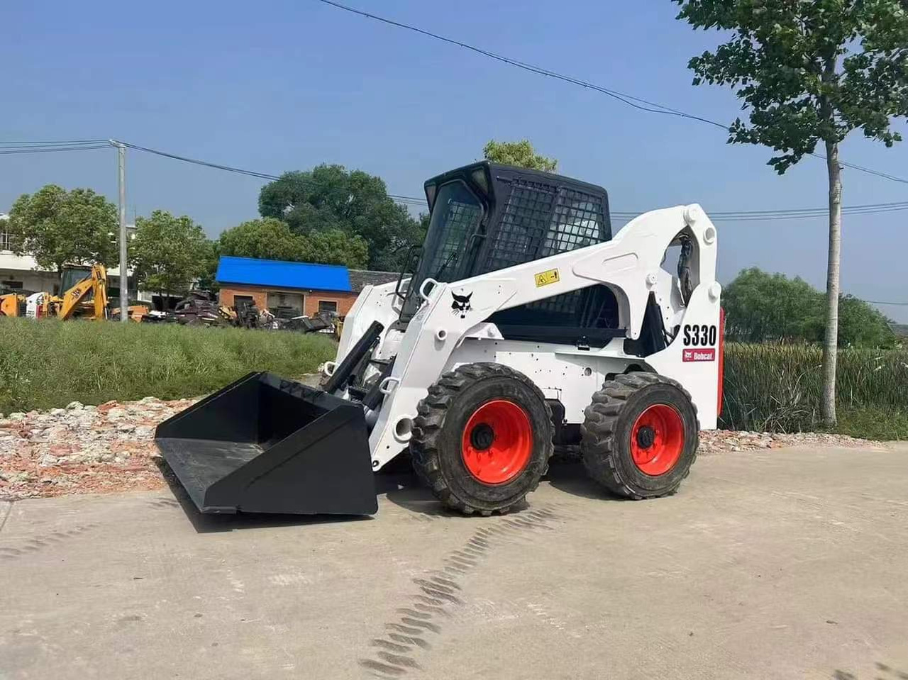 BOBCAT S330 - Міні-навантажувач: фото 1 BOBCAT S330 - Міні-навантажувач: фото 1