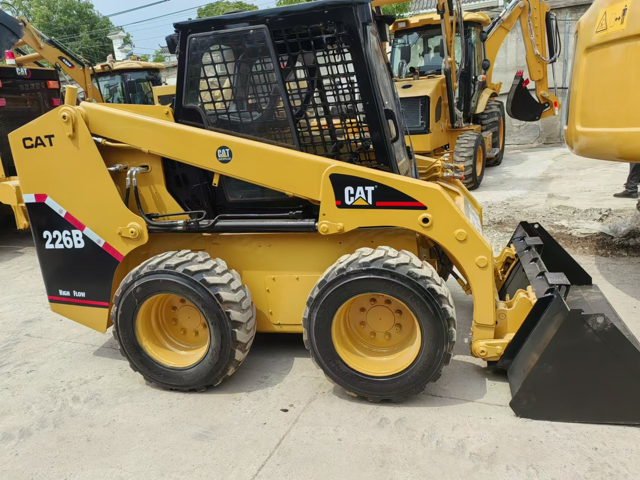 CATERPILLAR 226B - Міні-навантажувач: фото 1 CATERPILLAR 226B - Міні-навантажувач: фото 1