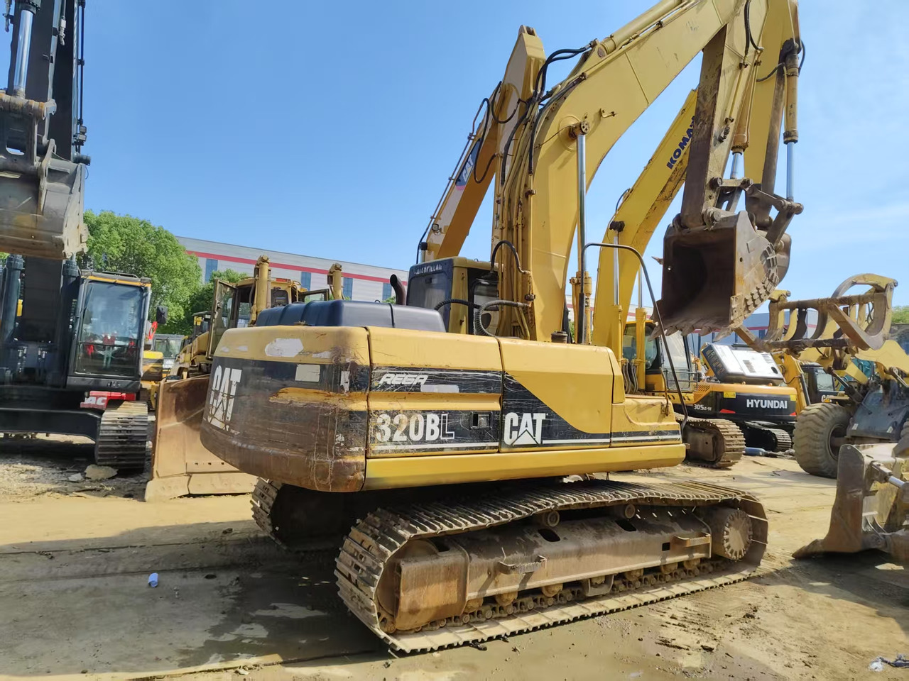 CATERPILLAR 320BL - Гусеничний екскаватор: фото 1 CATERPILLAR 320BL - Гусеничний екскаватор: фото 1