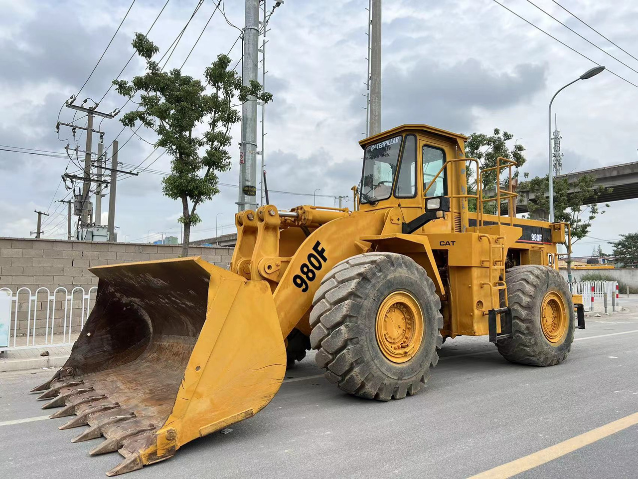 CATERPILLAR 980F - Гусеничний навантажувач: фото 1 CATERPILLAR 980F - Гусеничний навантажувач: фото 1