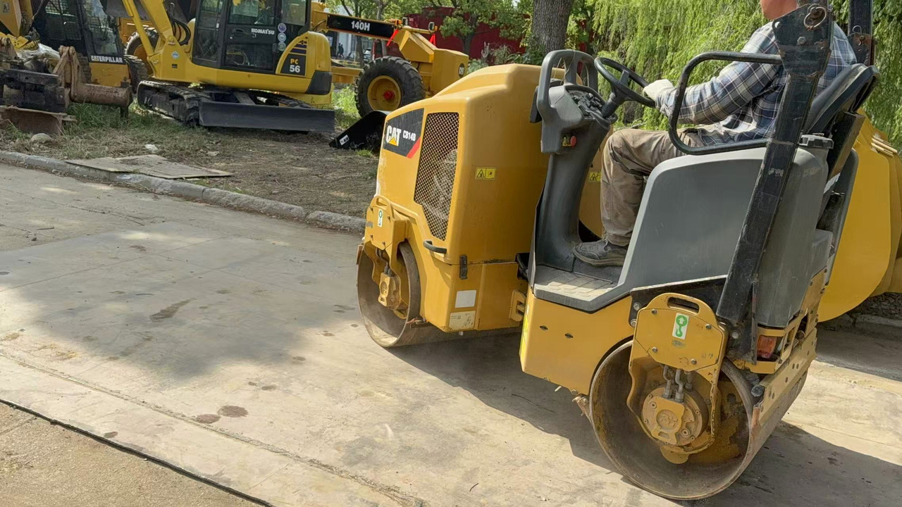 CATERPILLAR CB14B - Дорожній каток: фото 4 CATERPILLAR CB14B - Дорожній каток: фото 4