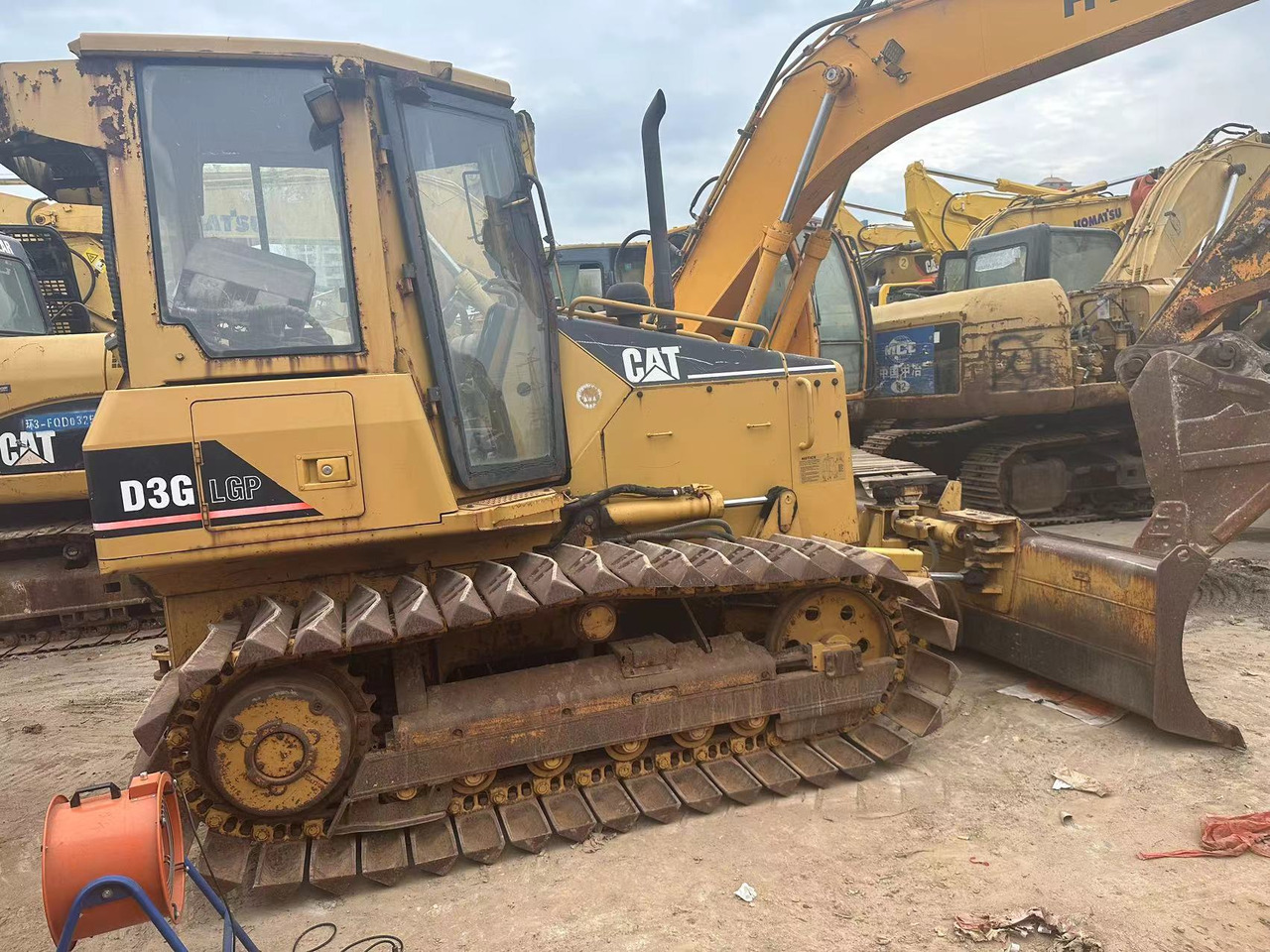CATERPILLAR D3G - Бульдозер: фото 2 CATERPILLAR D3G - Бульдозер: фото 2
