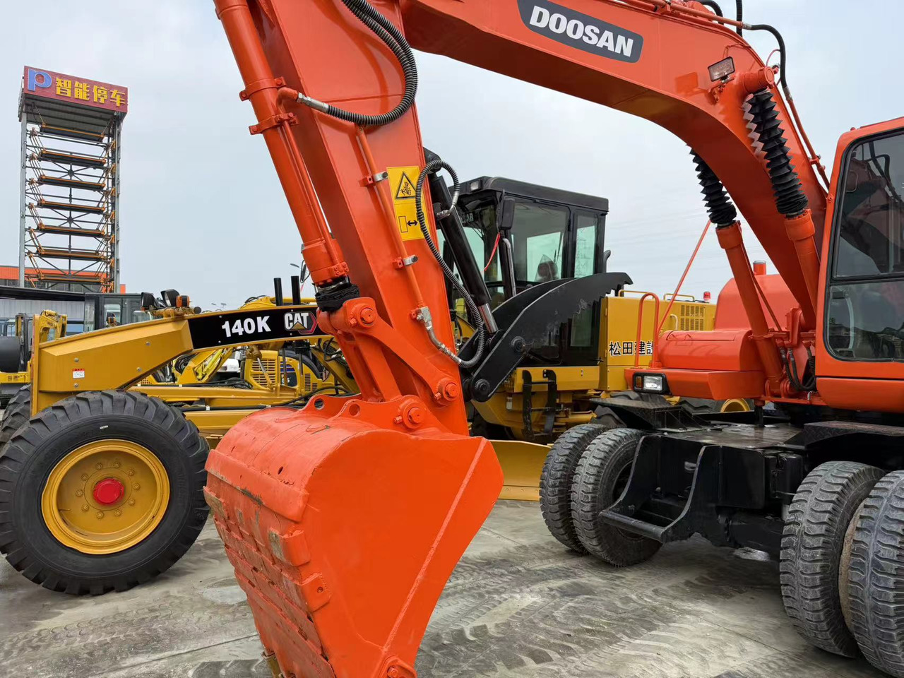 DOOSAN DH150W-7 - Колісний екскаватор: фото 2 DOOSAN DH150W-7 - Колісний екскаватор: фото 2