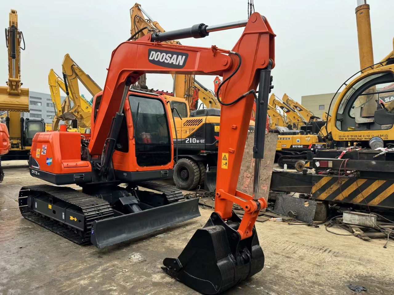 DOOSAN DX75-9C - Гусеничний екскаватор: фото 1 DOOSAN DX75-9C - Гусеничний екскаватор: фото 1