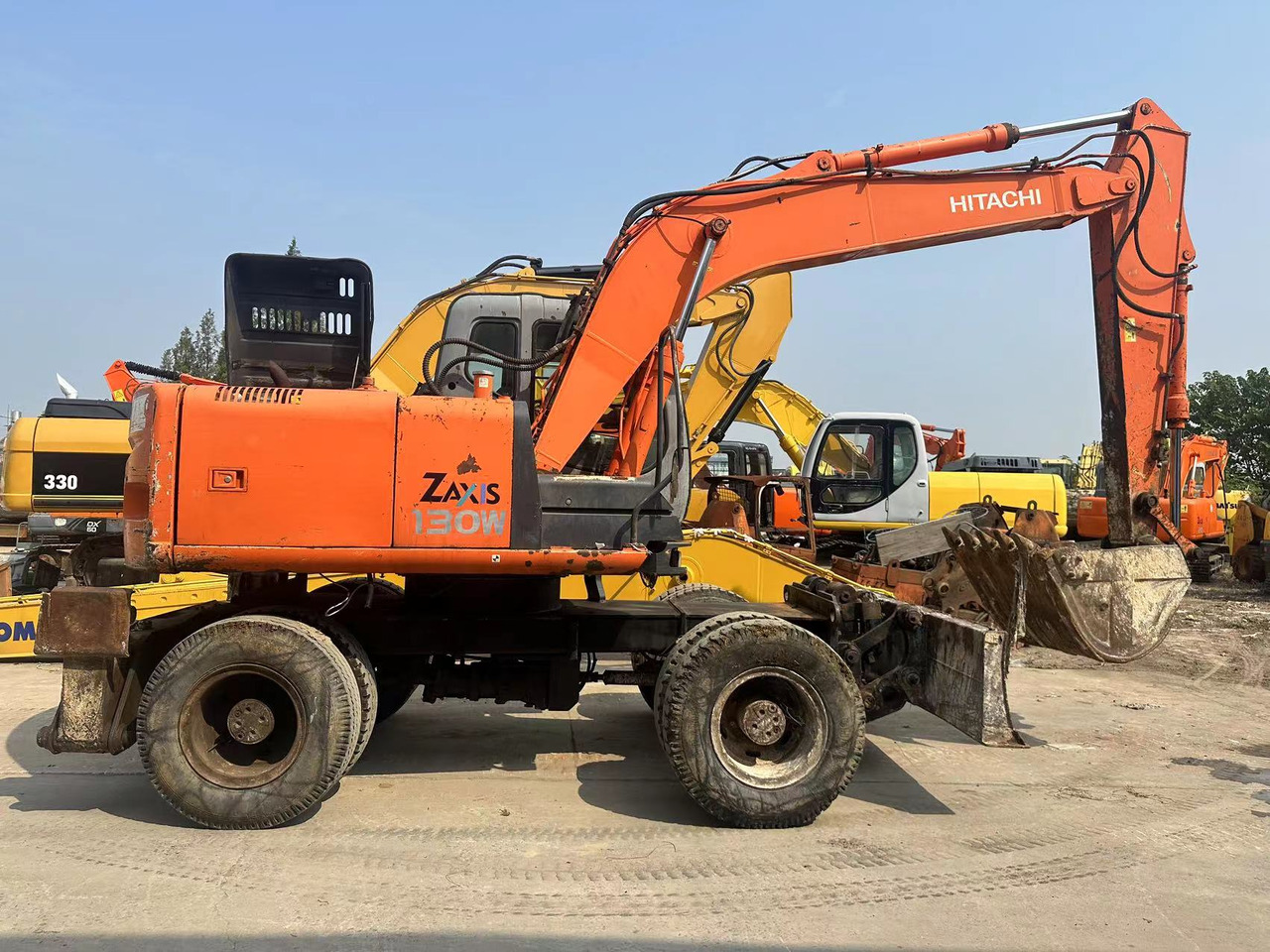HITACHI ZX130 - Колісний екскаватор: фото 1 HITACHI ZX130 - Колісний екскаватор: фото 1
