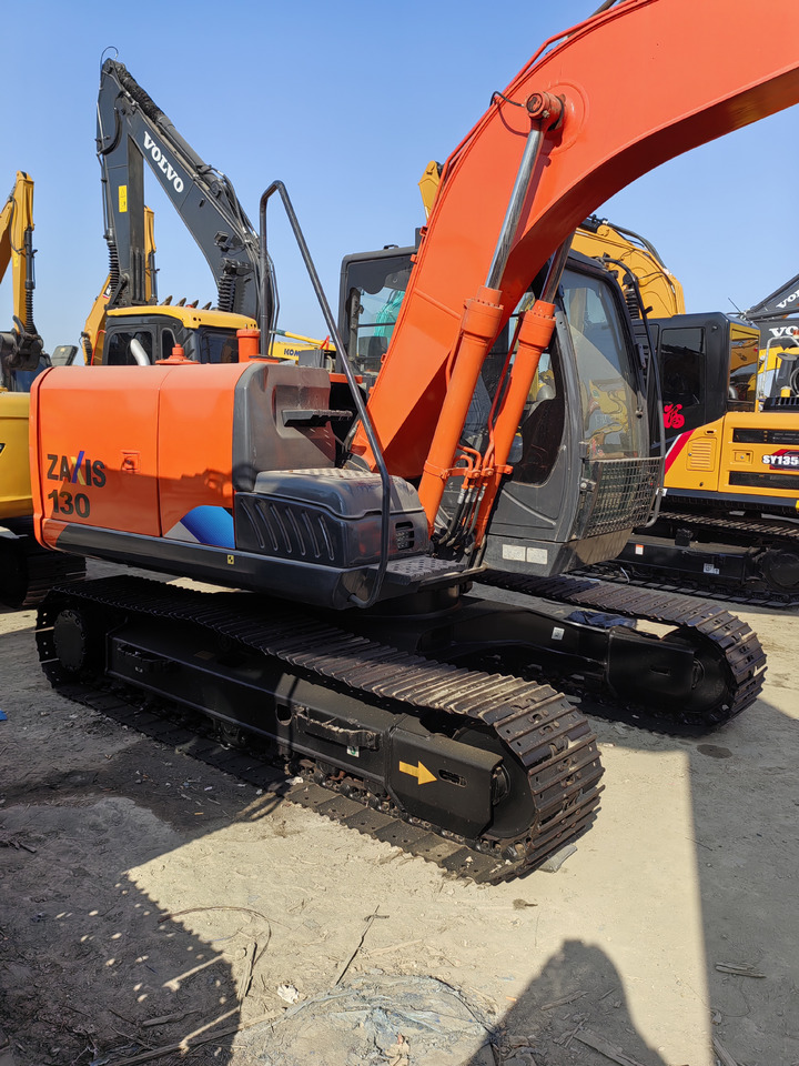 HITACHI ZX130 - Гусеничний екскаватор: фото 1 HITACHI ZX130 - Гусеничний екскаватор: фото 1