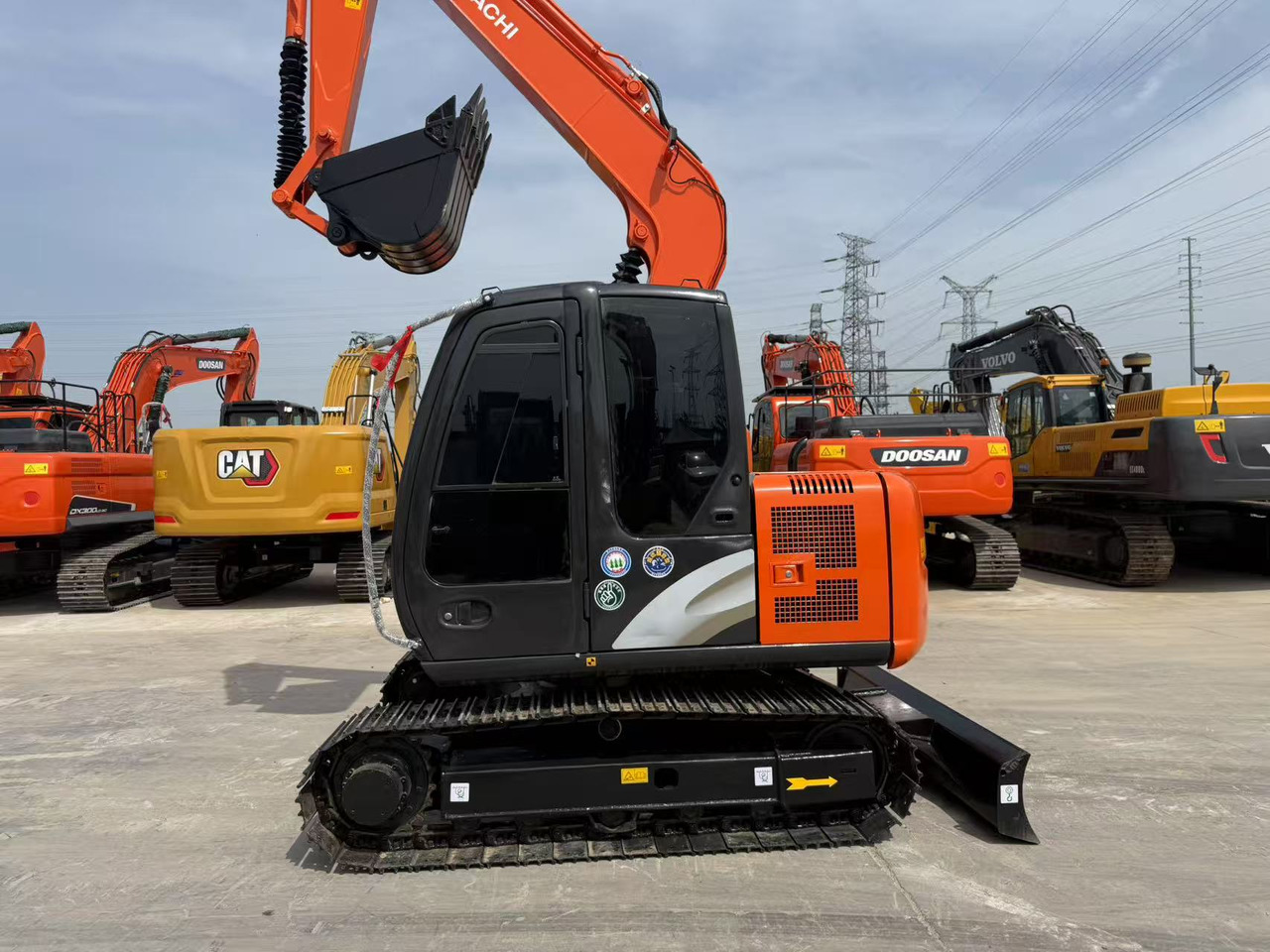 HITACHI ZX70 - Гусеничний екскаватор: фото 1 HITACHI ZX70 - Гусеничний екскаватор: фото 1