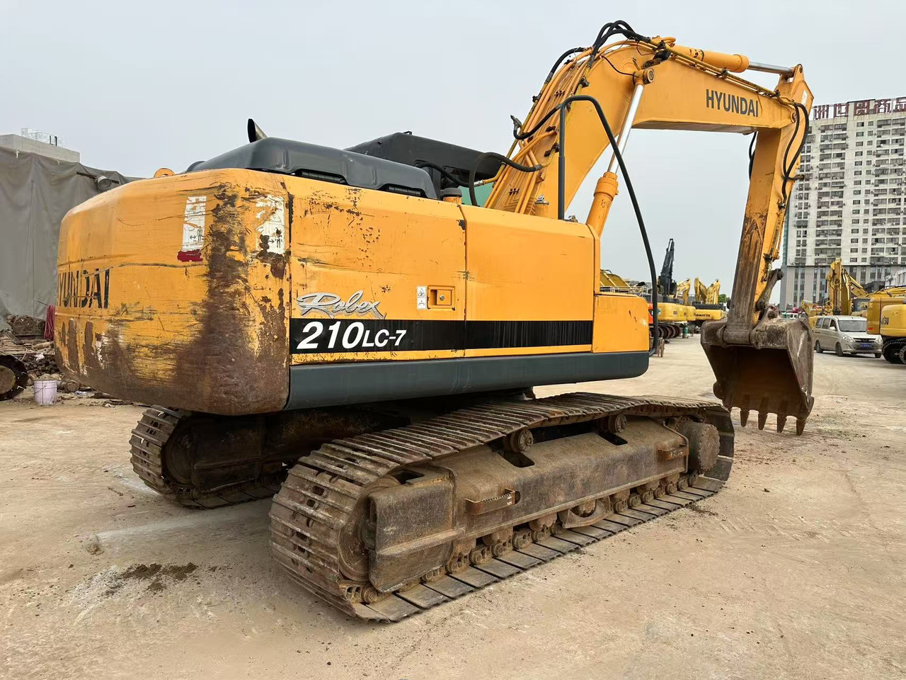 HYUNDAI R210LC-7 - Гусеничний екскаватор: фото 3 HYUNDAI R210LC-7 - Гусеничний екскаватор: фото 3
