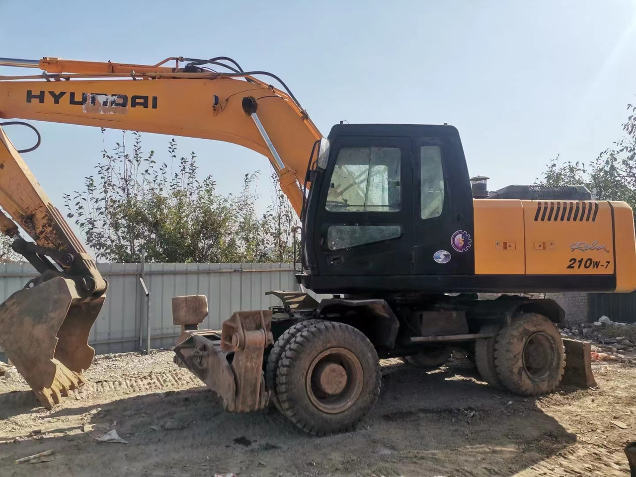 HYUNDAI R210W-7 - Колісний екскаватор: фото 2 HYUNDAI R210W-7 - Колісний екскаватор: фото 2
