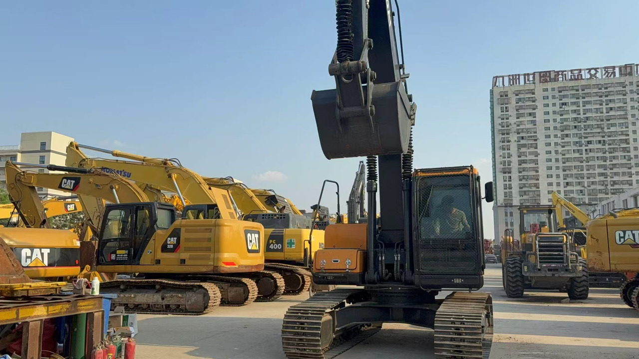 HYUNDAI R220LC-9S - Гусеничний екскаватор: фото 2 HYUNDAI R220LC-9S - Гусеничний екскаватор: фото 2
