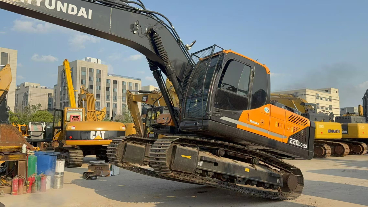 HYUNDAI R220LC-9S - Гусеничний екскаватор: фото 1 HYUNDAI R220LC-9S - Гусеничний екскаватор: фото 1